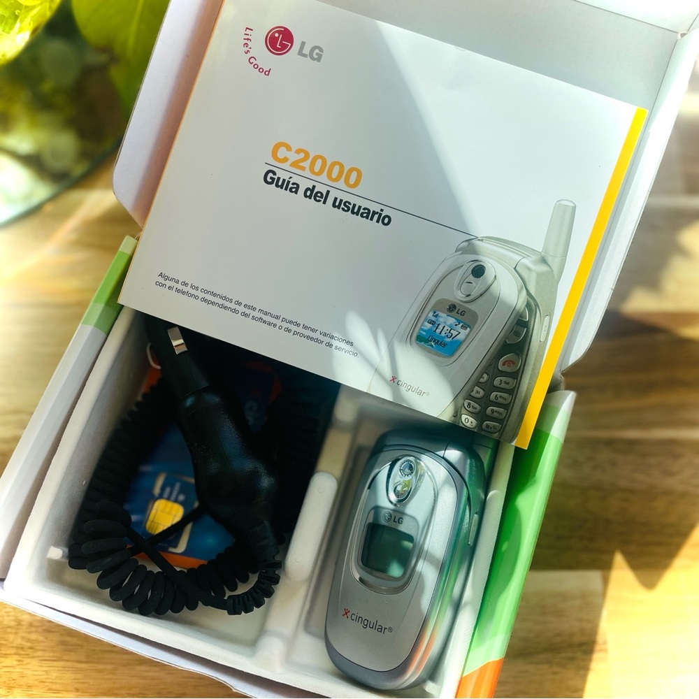 LG | C2000 | Cingular Wireless Vintage Retro Flip Phone + Car Charger